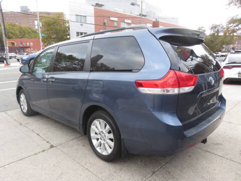 2014 Toyota Sienna XLE 7-Passenger