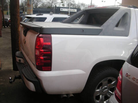2011 Chevrolet Avalanche LS