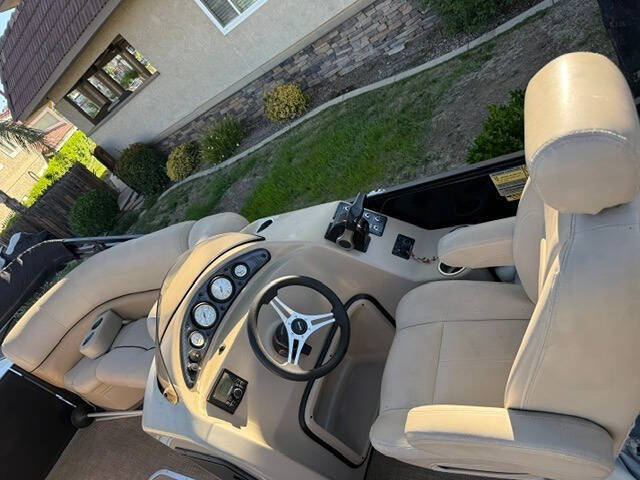 2019 Bentley 223 Lounger Tritoon