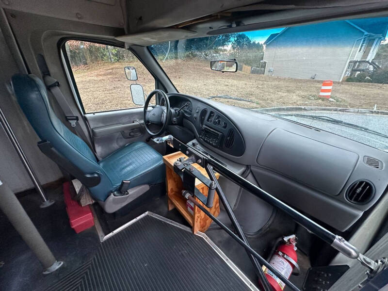 2002 Ford E-Series E-350 SD