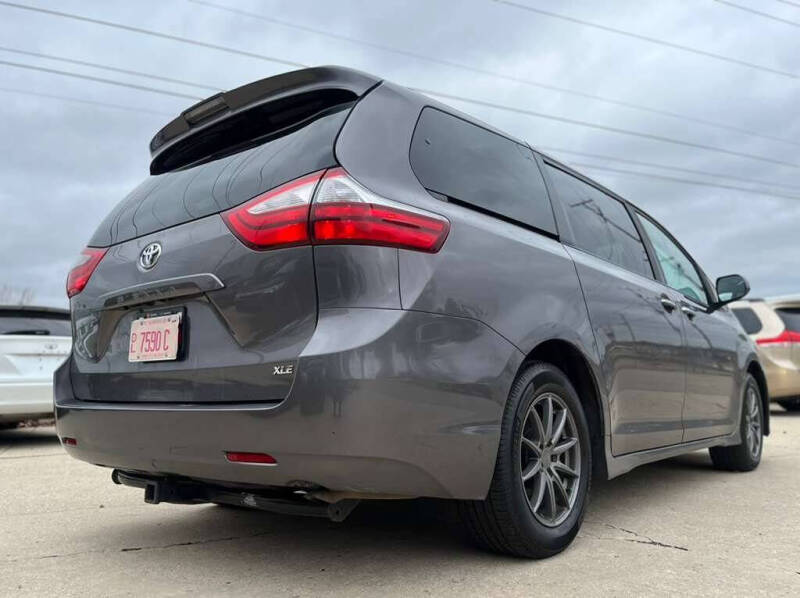 2019 Toyota Sienna XLE 8-Passenger