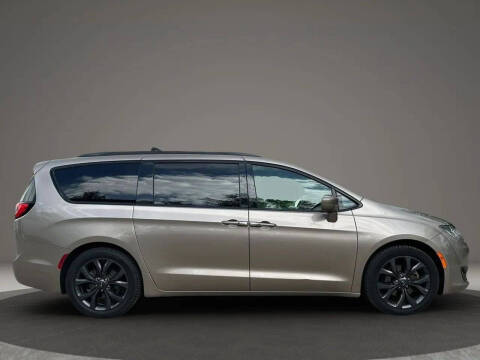 2018 Chrysler Pacifica Touring L Plus