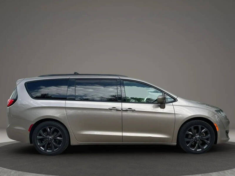 2018 Chrysler Pacifica Touring L Plus
