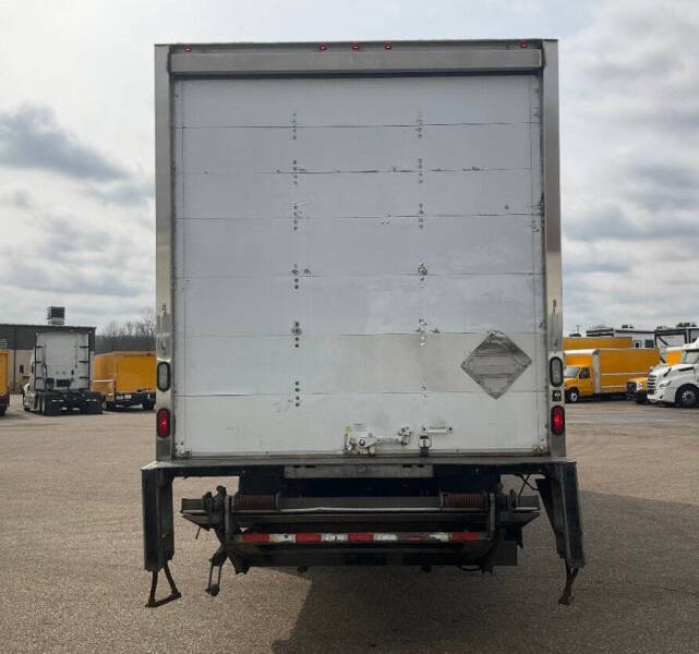 2019 Freightliner M2 106