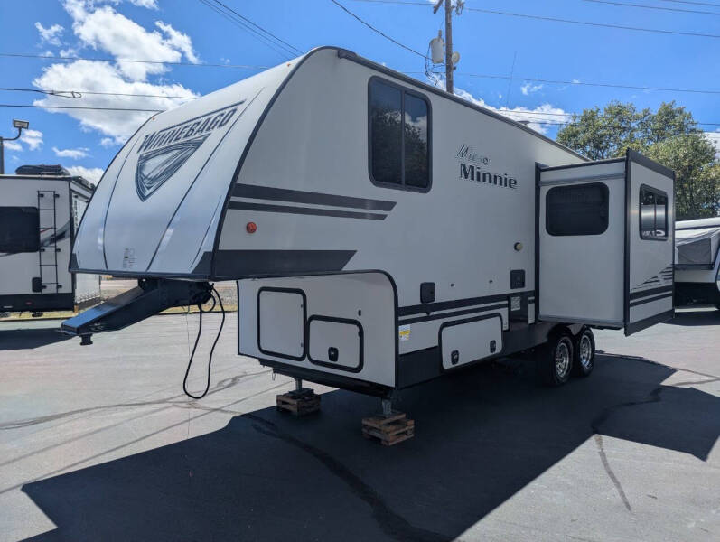 2020 Winnebago Micro Minnie 2405RG / 26ft