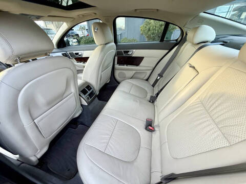 2011 Jaguar XF Premium