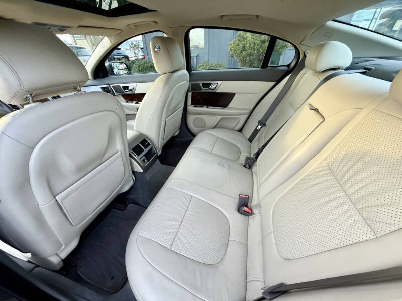 2011 Jaguar XF Premium