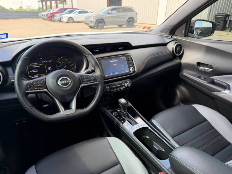 2023 Nissan Kicks SR