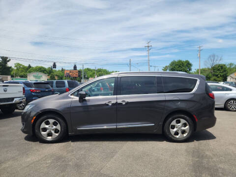 2017 Chrysler Pacifica Touring-L Plus