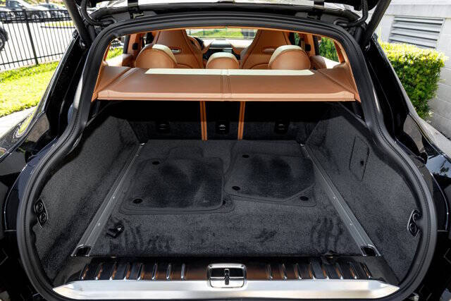 2025 Aston Martin DBX 707