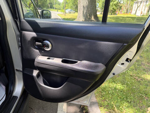 2009 Nissan Versa 1.8 S