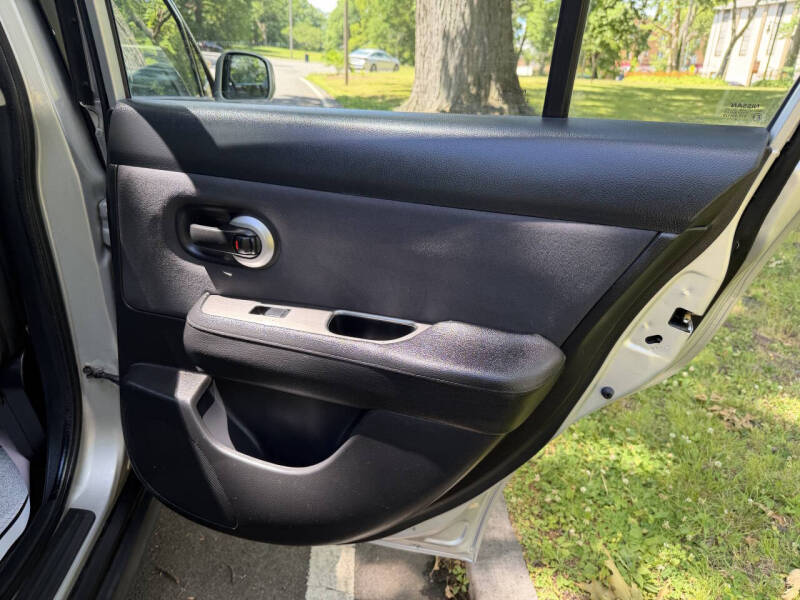 2009 Nissan Versa 1.8 S