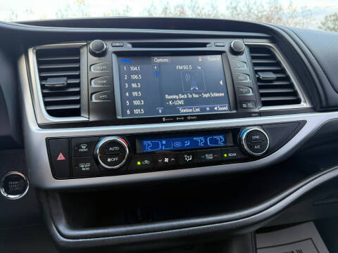 2017 Toyota Highlander SE