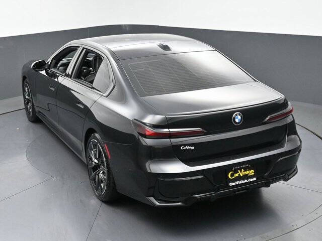 2023 BMW 7 Series 740i