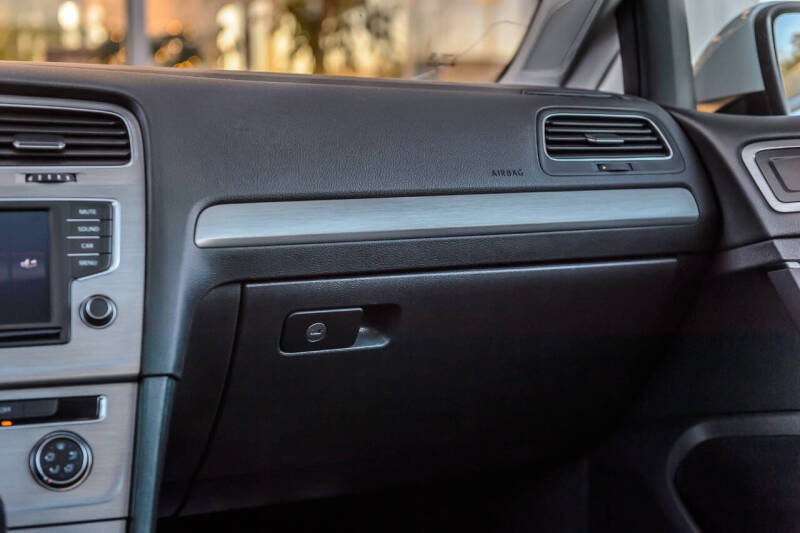 2016 Volkswagen Golf TSI S