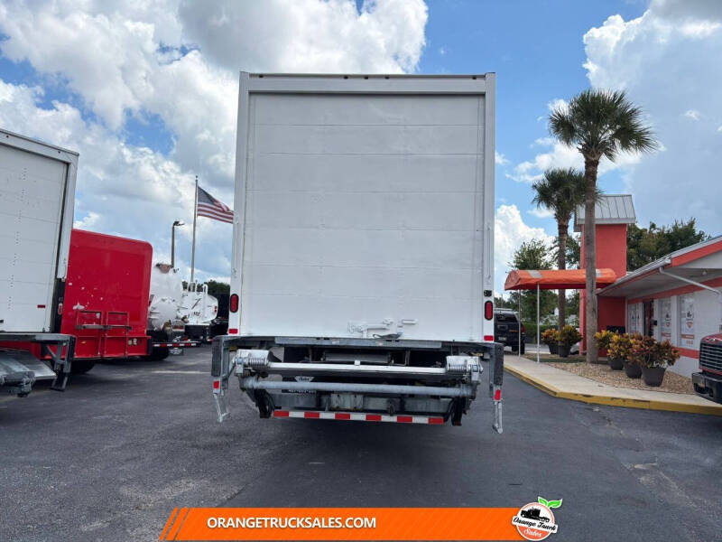 2019 Freightliner M2 106