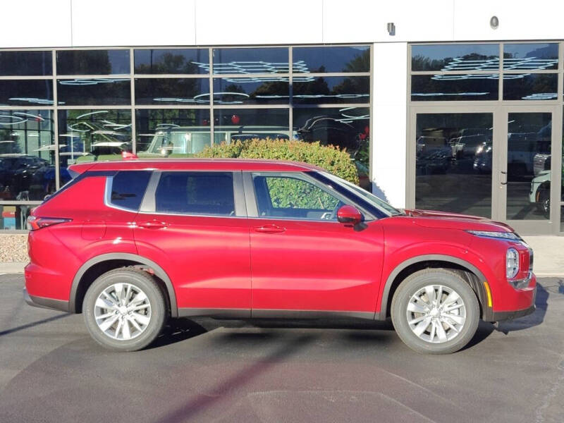 2025 Mitsubishi Outlander ES