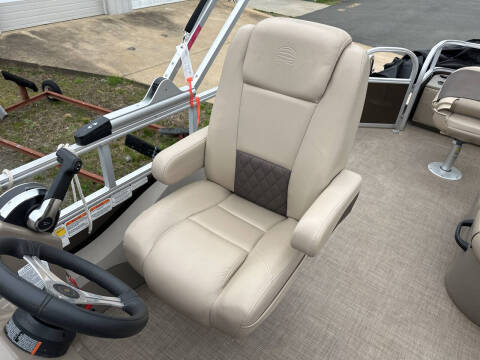 2023 Tracker Sport Fish 22 DLX