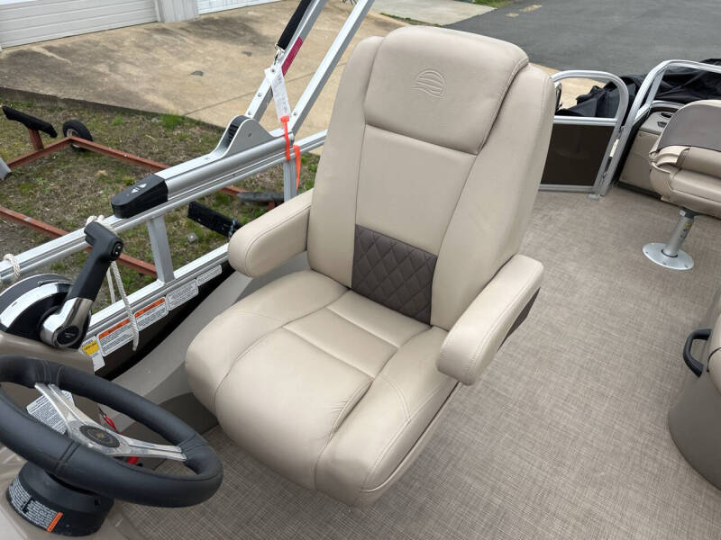 2023 Tracker Sport Fish 22 DLX