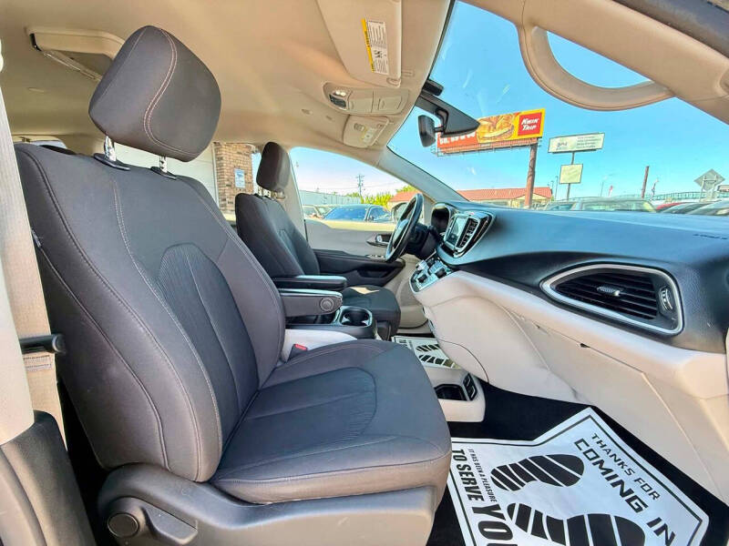 2020 Chrysler Pacifica Touring