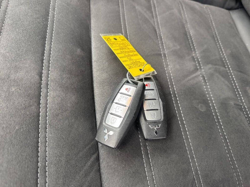 2023 Mitsubishi Outlander PHEV SE