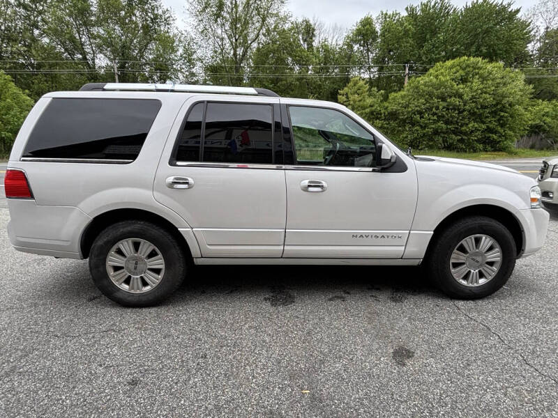 2011 Lincoln Navigator Base photo 4