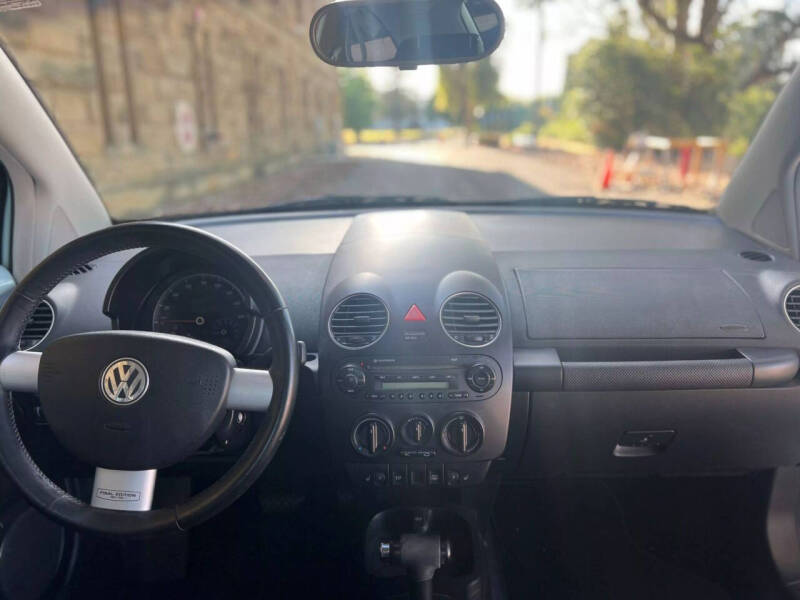 2010 Volkswagen New Beetle Base PZEV