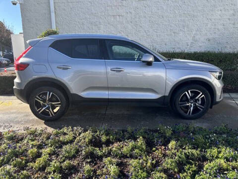 2025 Volvo XC40 B5 Core Bright Theme