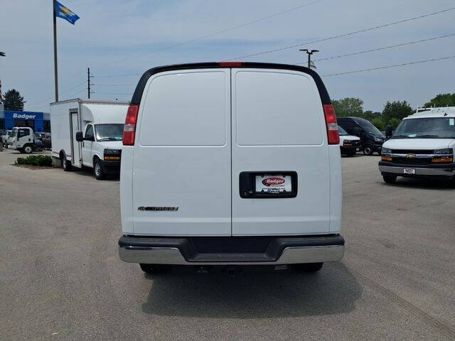 2025 Chevrolet Express 3500