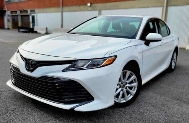 2019 Toyota Camry for sale at Auto Mundo Trucks in Chamblee, GA