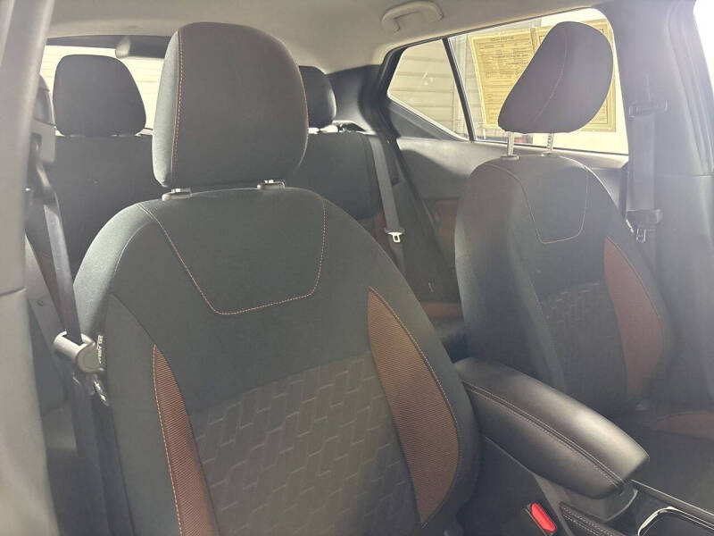 2024 Nissan Kicks SR