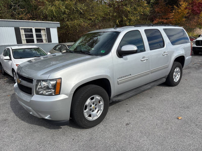 2014 Chevrolet Suburban LT's photo