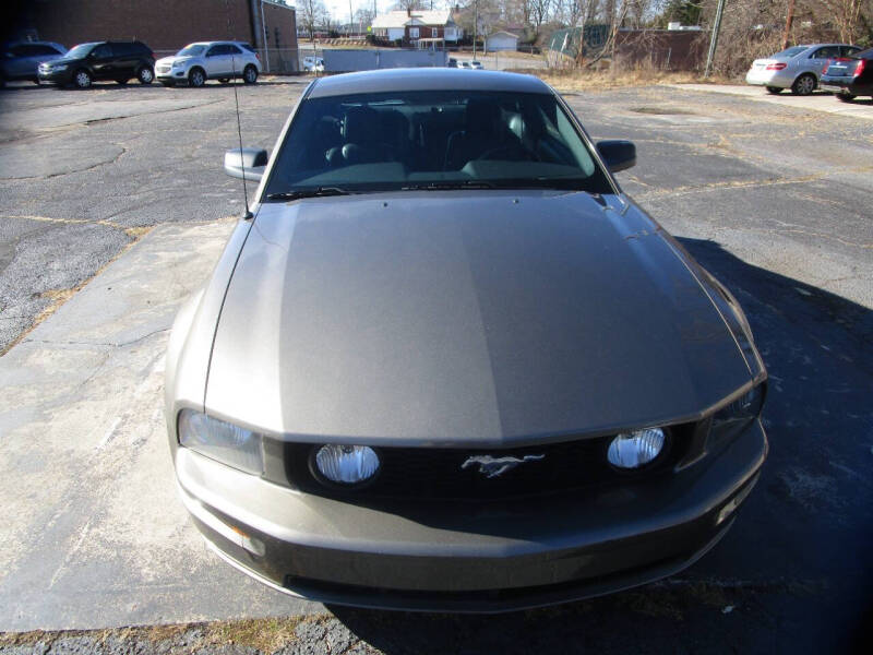 2005 Ford Mustang GT Deluxe