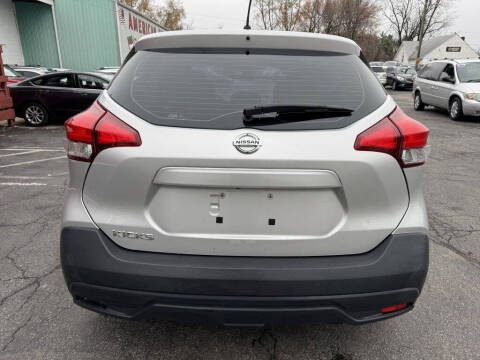 2019 Nissan Kicks S