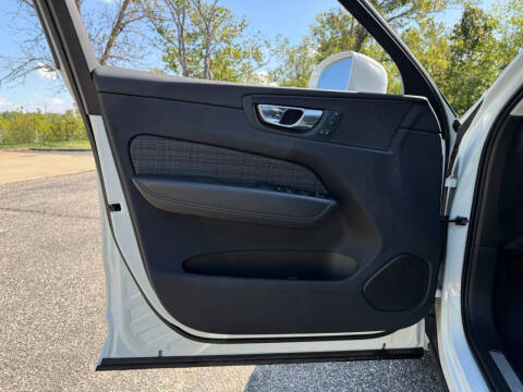 2022 Volvo XC60 B5 Momentum