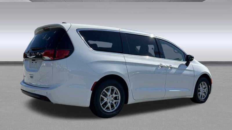 2026 Chrysler Voyager LX