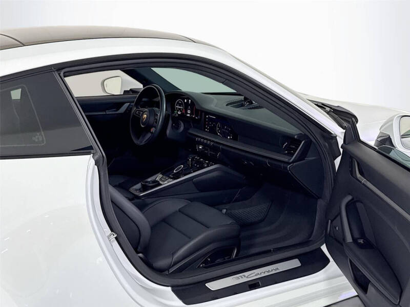 2025 Porsche 911 Carrera