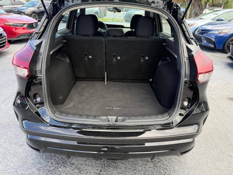 2024 Nissan Kicks SR