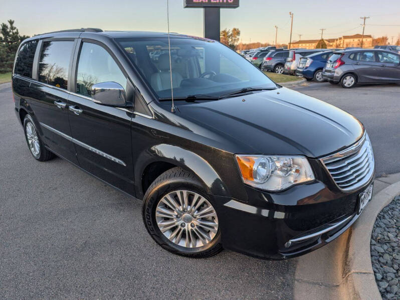 2016 Chrysler Town and Country Touring-L Anniversary Edition