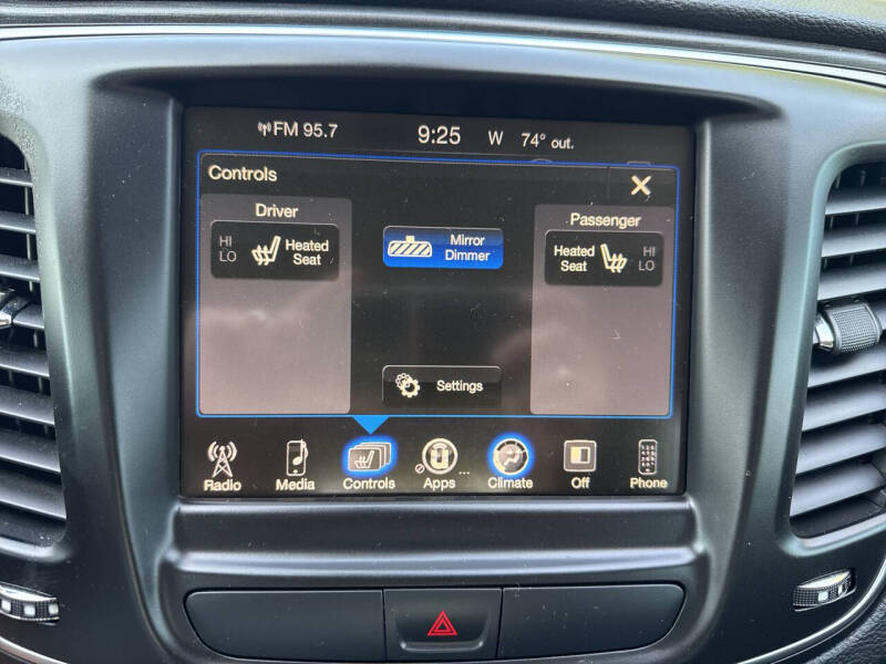 2017 Chrysler 200 Limited