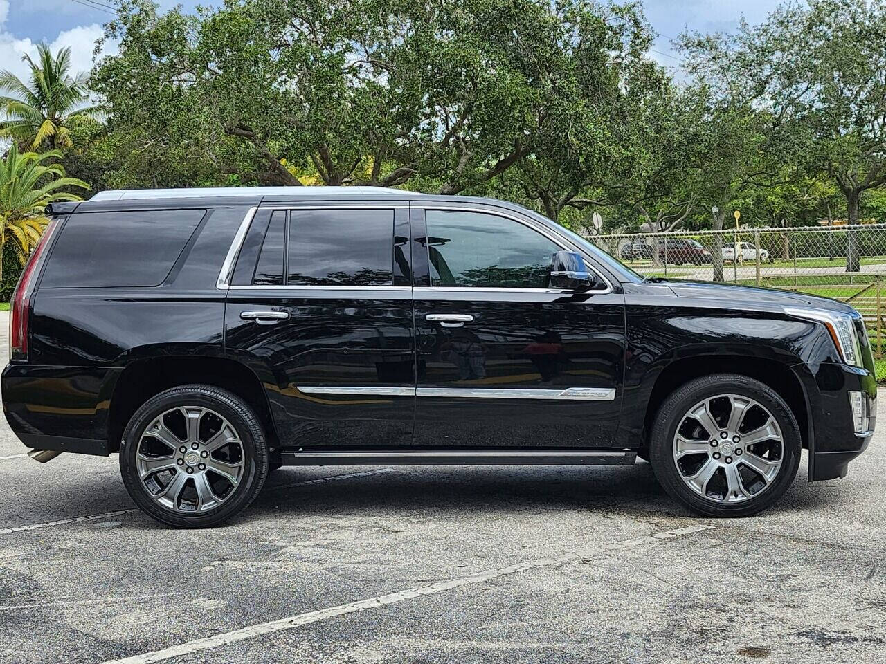 2015 CADILLAC Escalade SUV / Crossover - $36,995