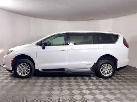 2024 Chrysler Voyager LX