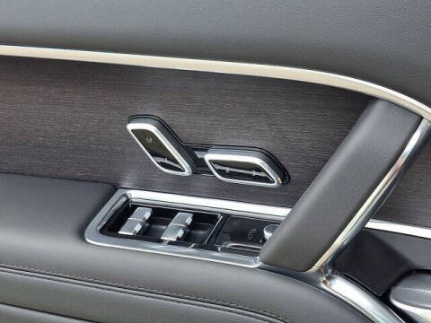 2025 Land Rover Range Rover P550e SE