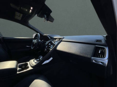 2024 Jaguar E-PACE P250 R-Dynamic SE