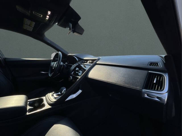 2024 Jaguar E-PACE P250 R-Dynamic SE