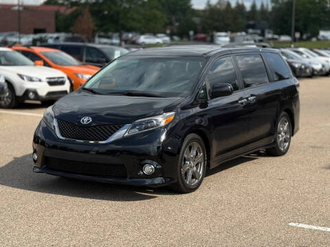 2017 Toyota Sienna SE 8-Passenger
