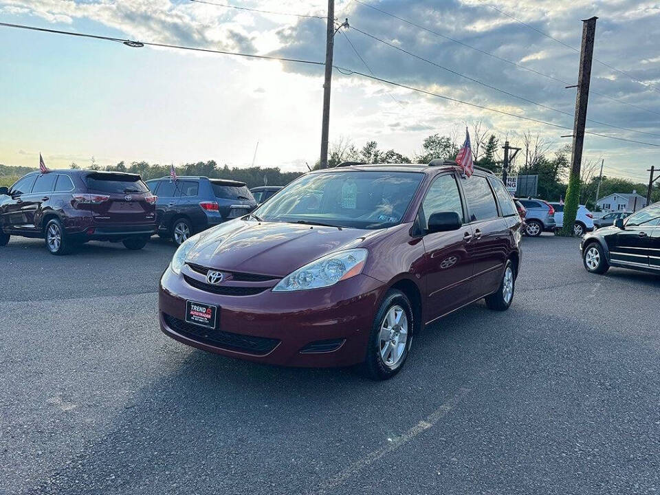 2007 Toyota Sienna for sale at We Buy & Sell Cars Inc in Orlando, FL