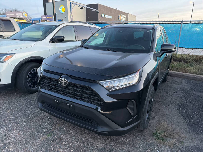 2021 Toyota RAV4 LE's photo