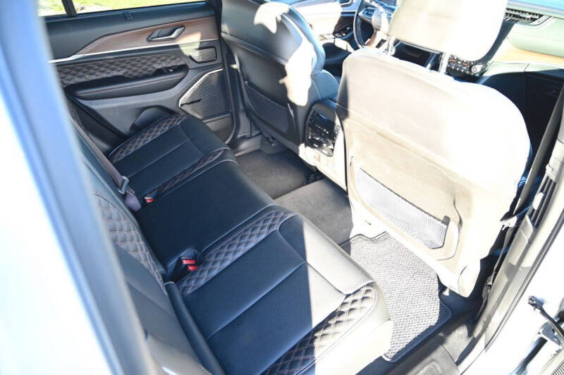 2022 Jeep Grand Cherokee Summit