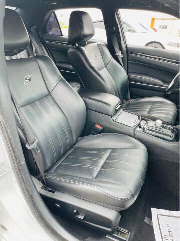 2019 Chrysler 300 S